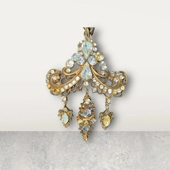 Gorgeous Vintage Gold Tone Rhinestone
Chandelier Pendant Necklace 16” - Picture 7 of 7